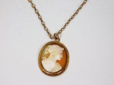 A 9ct gold chain & mounted cameo 4g