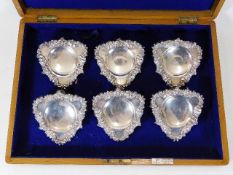 A cased set of six Walker & Hall silver plated oys