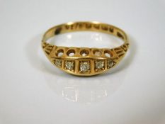 An antique 18ct gold five stone diamond ring 2.7g