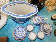 A blue & white modern Chinese vase twinned with a