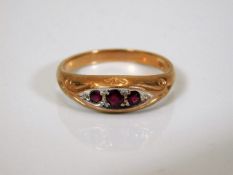 An antique 9ct rose gold ring set with rubies 2.6g