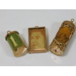 Three 9ct gold money charms, one & five pounds & one ten shilling denominations 13.7g