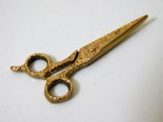 A 9ct gold charm as a set of scissors 3.4g