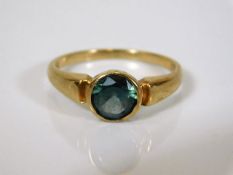 A 9ct gold ring set with zircon 2.5g