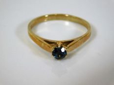 A 9ct gold zircon ring 2.1g