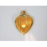 A 9ct gold locket approx. 3.1g