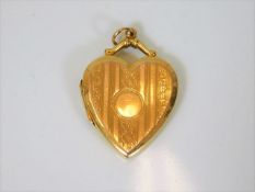 A 9ct gold locket approx. 3.1g