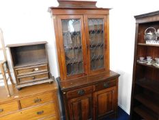 An early 20thC. mahogany bookcase with leaded glas