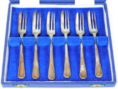 A boxed set of Mappin & Webb silver pastry forks