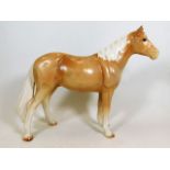 A large Melba Ware palomino horse 10.5in high