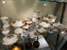 Approx. 25 pieces of Royal Albert Country Roses po
