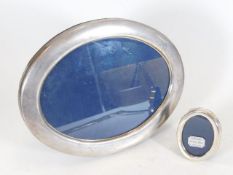 An oval silver photo frame with one small