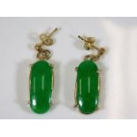 A pair of jade earrings 4.5g