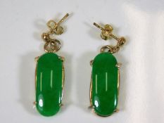 A pair of jade earrings 4.5g
