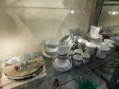 A small quantity of mixed china & several collecto