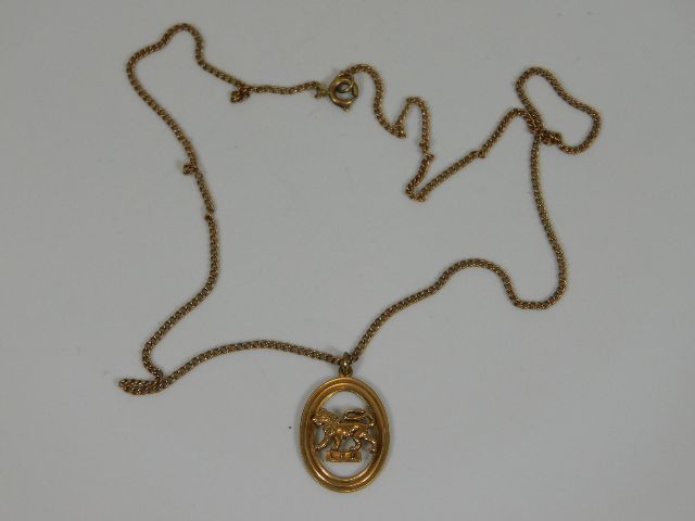 A 9ct gold chain with Lion star sign Leo pendant 5