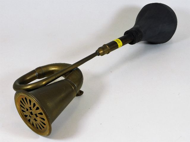 A brass car horn, working order