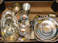 A boxed quantity of silver plate & other metal war