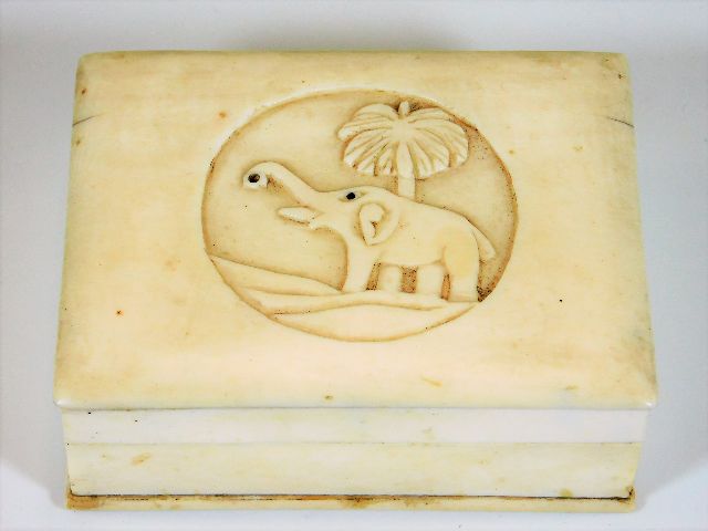 An early 20thC. Indian ivory box