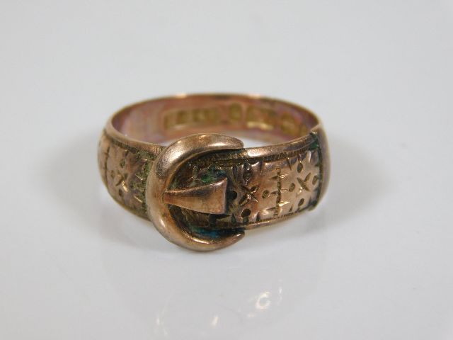 A 9ct rose gold buckle ring