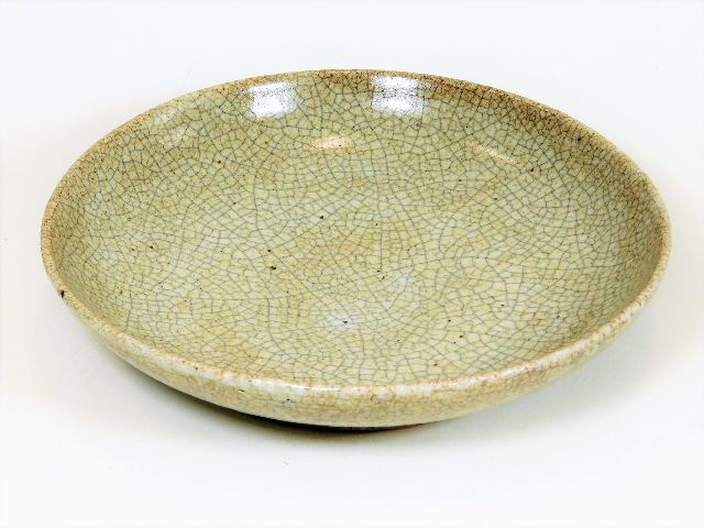 A Chinese crackle glaze dish 11in diameter. Proven