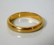 A yellow metal wedding band, tests at 18ct 3.9g