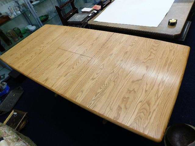 An Ercol extending light elm table 79.5in x 36.5in