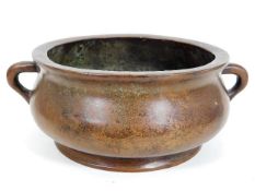 A good quality Chinese bronze censer with six char