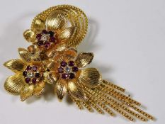 An impressive & substantial 18ct gold brooch of fl