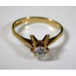 A 9ct gold ring set with white stone 1.7g size L