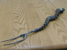 A horn toasting fork