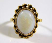 A 9ct gold ring set with opal 3g