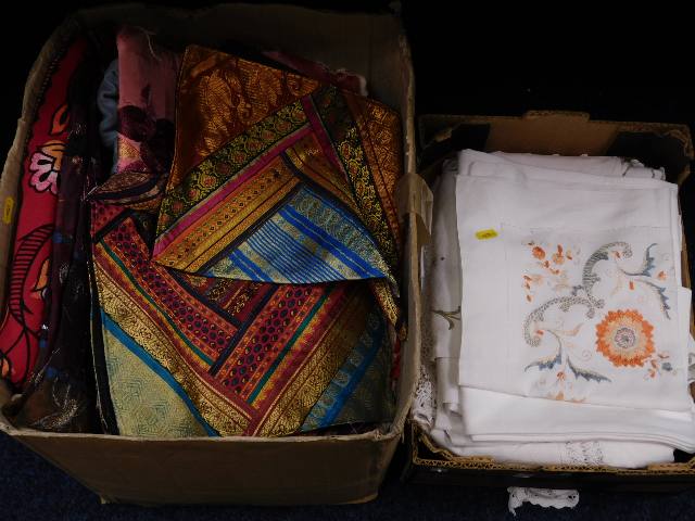 Two boxes of various linen items
