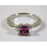 An 18ct white gold diamond & pink sapphire ring 2.9g size L