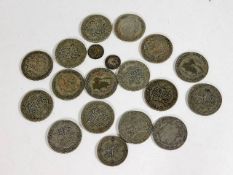 A quantity of British pre-1946 silver & part silver coinage 250g