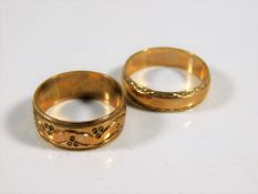 Two 9ct wedding bands with chased decor 5.6g