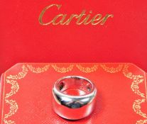 An 18ct white gold Cartier Nouvelle Vague ring 11.