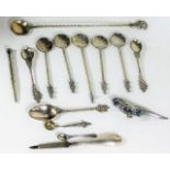 A quantity of silver & white metal items