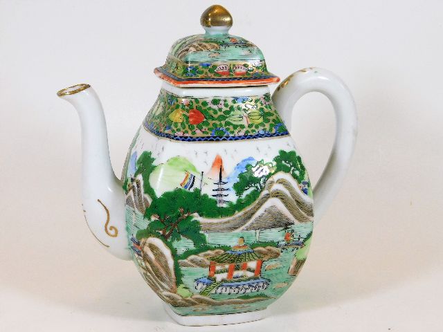 An early 20thC. Chinese porcelain teapot with fami