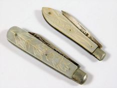 Two silver balded mother of pearl fruit knives