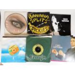 A boxed quantity of vinyl singles, sample shown, i