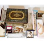 A decorative jewellery box & a quantity of mixed c