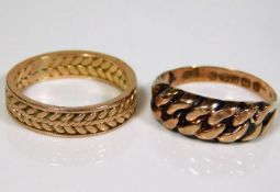 Two 9ct gold rings, one of knot design 4g