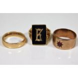 Two 9ct gold rings, one set with onyx, twinned with one 15ct ring 13.6g