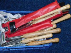 A small quantity of modern woodworking chisels