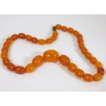 An amber necklace of 16in long set 25.4g