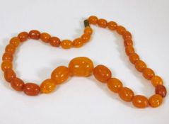 An amber necklace of 16in long set 25.4g