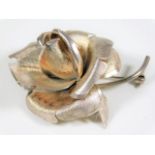 A hallmarked silver rose brooch approx. 19.1g