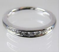 An 18ct gold half eternity diamond ring 3g size O/