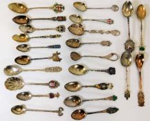 A box of silver collectors spoons approx. 280g